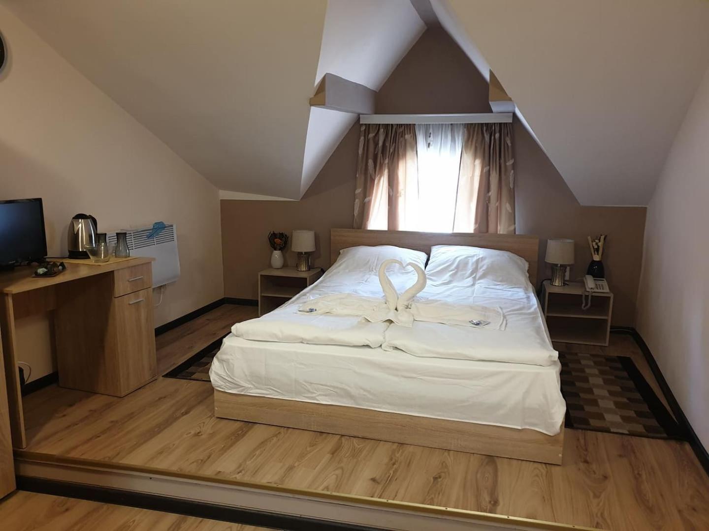 Валентино Hotel Vratsa ภายนอก รูปภาพ